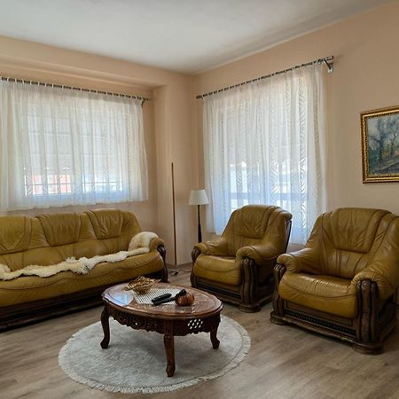Era'S Apartment Тирана Екстериор снимка