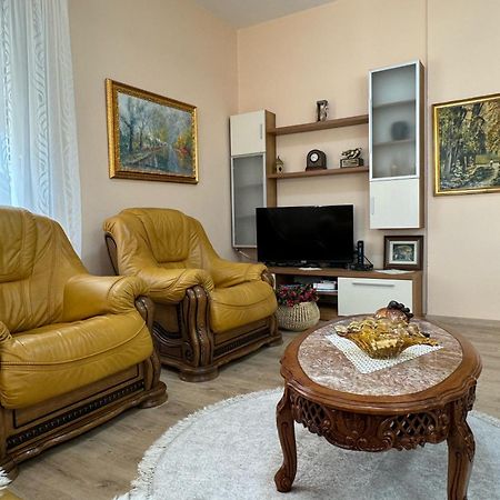 Era'S Apartment Тирана Екстериор снимка