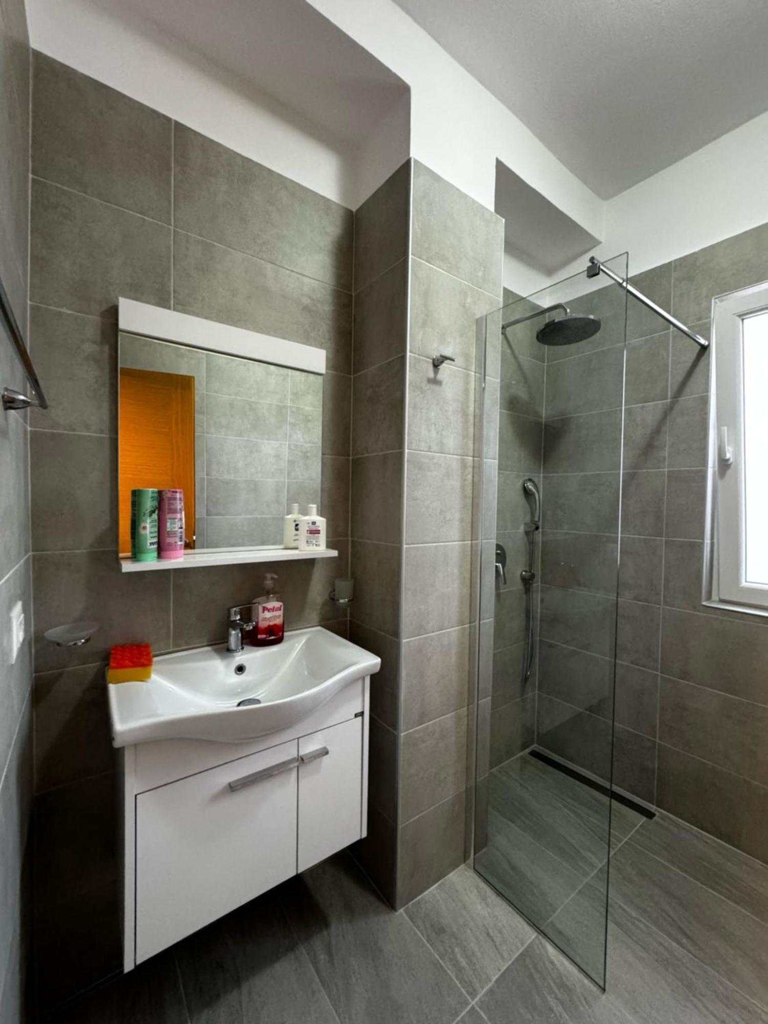 Era'S Apartment Тирана Екстериор снимка