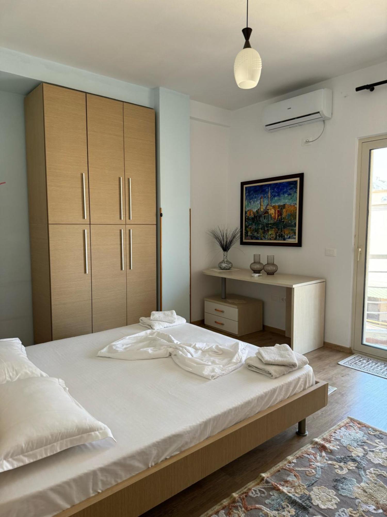 Era'S Apartment Тирана Екстериор снимка